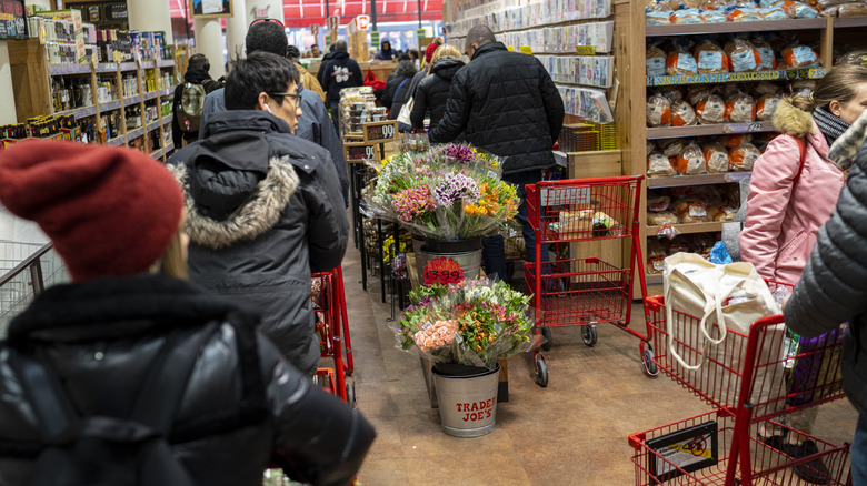 Line at Trader Joe's checkout