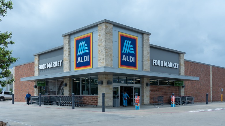 The outside of an Aldi store