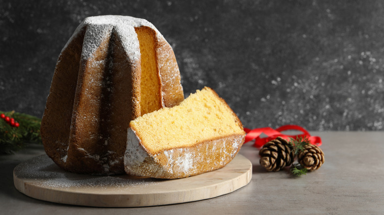 sliced pandoro with pine cones