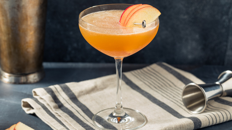 Appletini apple cocktail