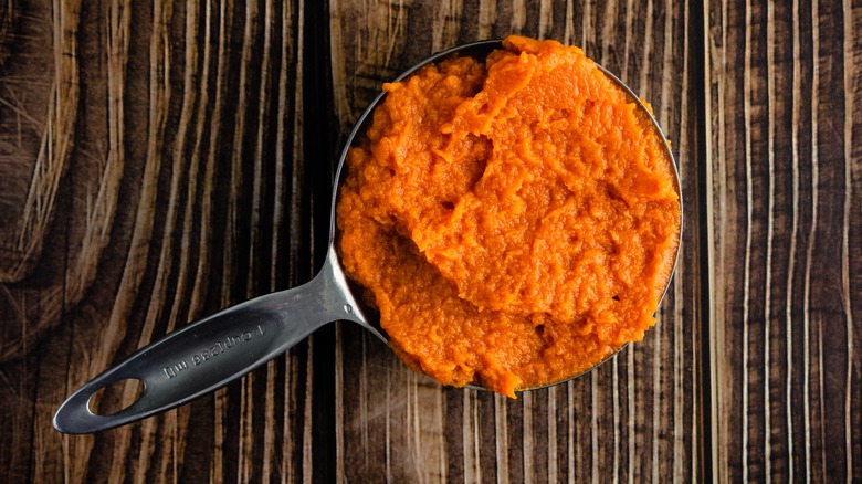 measuring cup of canned pumpkin