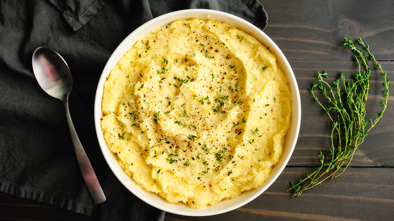 Mashed potatoes in white bowl