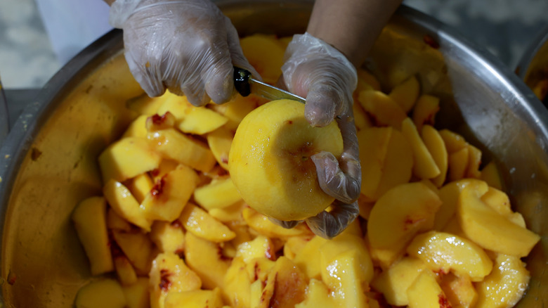 Slicing and prepping peaches