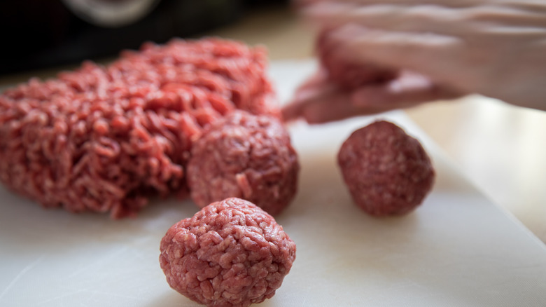 Forming burger patties with beef