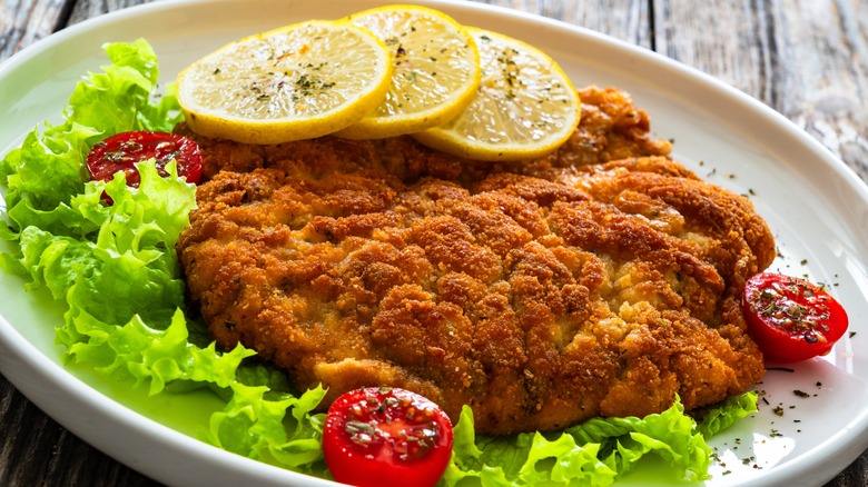 chicken cutlet with lemon slices