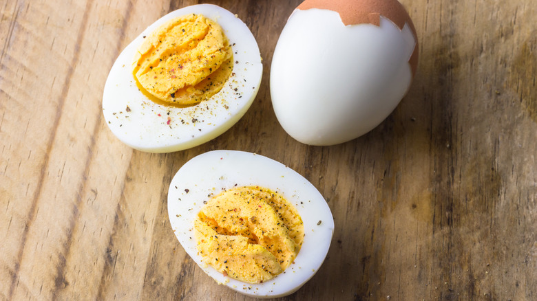 hard-bolied eggs with pepper