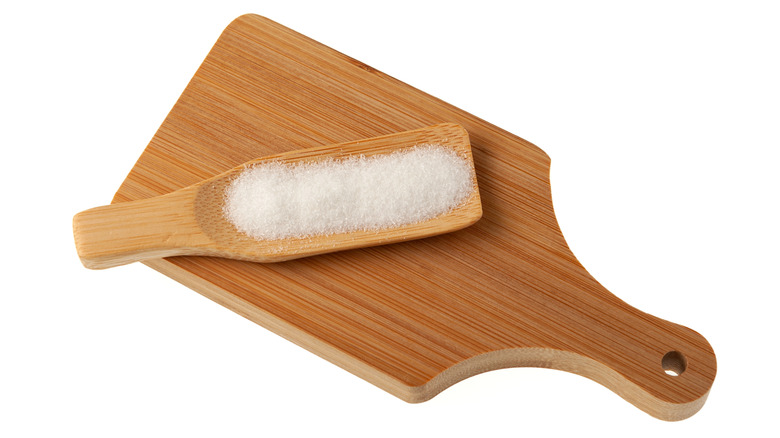 Sodium citrate on wooden spoon