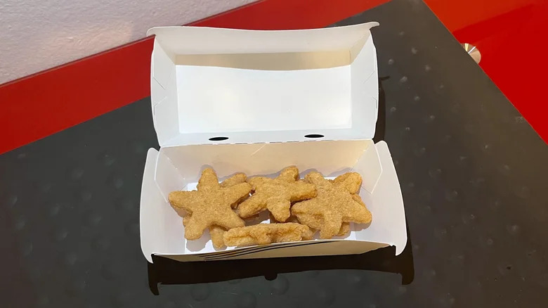 6-piece Carl's Jr. Chicken stars in box on black table