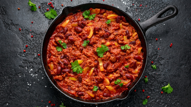 Vegan chili in cast iron pan