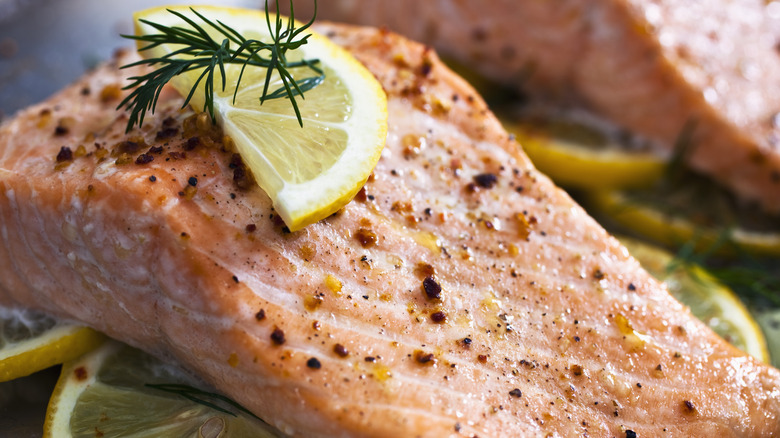 Baked salmon with lemon