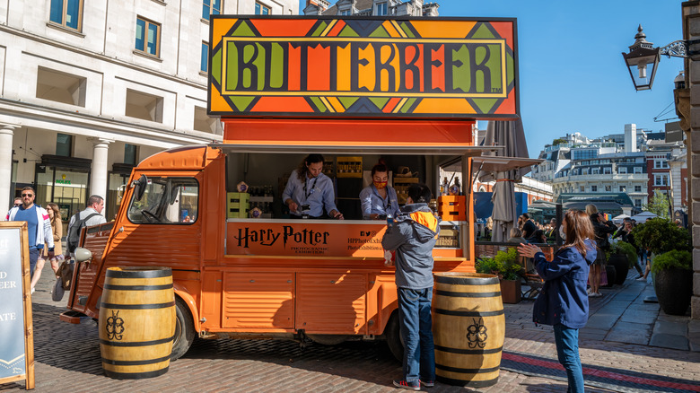 butterbeer at wizarding world of harry potter