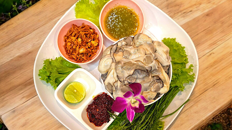 Shelled oysters with seasonings and flowers