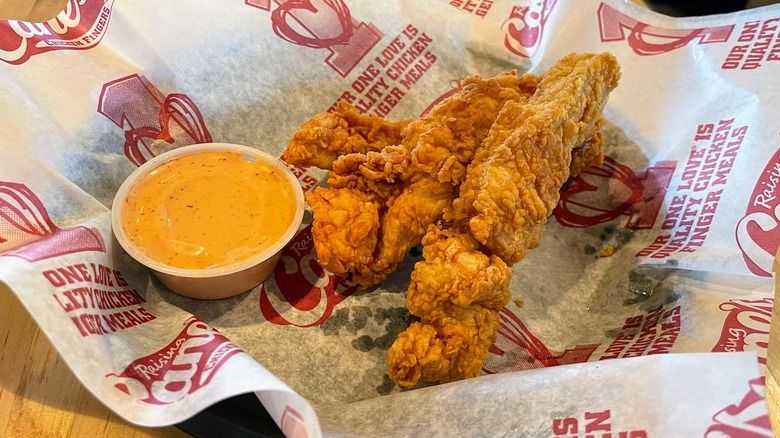 basket of chicken tenders