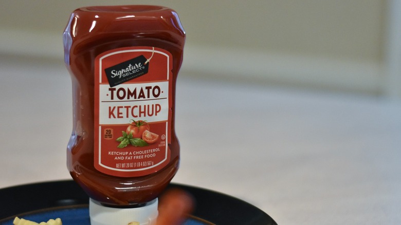 Signature Select tomato ketchup