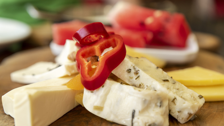 Vegan cheese and bell pepper slices