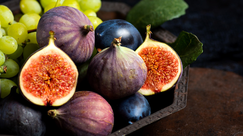 Red and purple figs