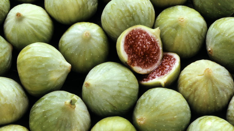A bunch of green figs