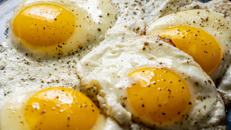 sunny side up eggs 