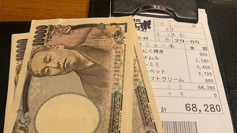 Paying a Japanese check with bills