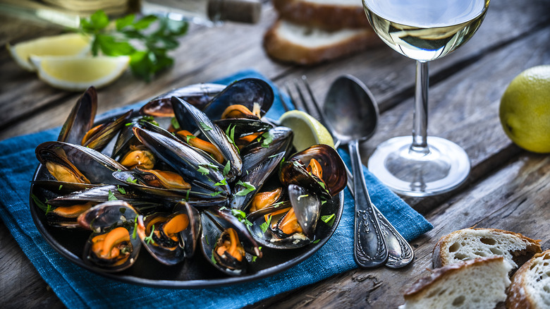 Mussels on a plate 