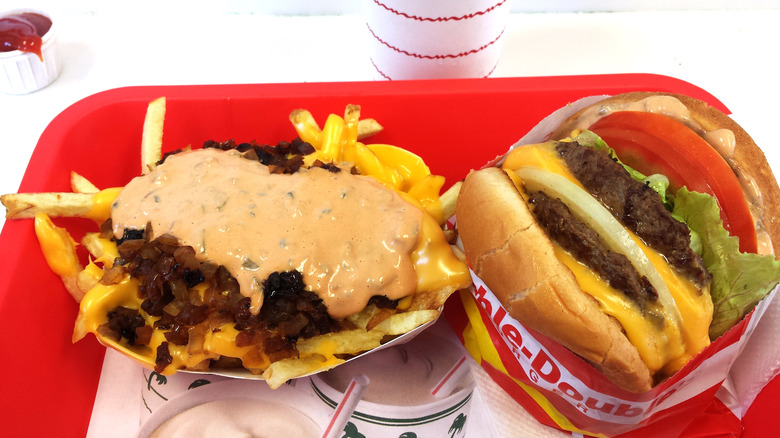 in-and-out burger and fries on red tray