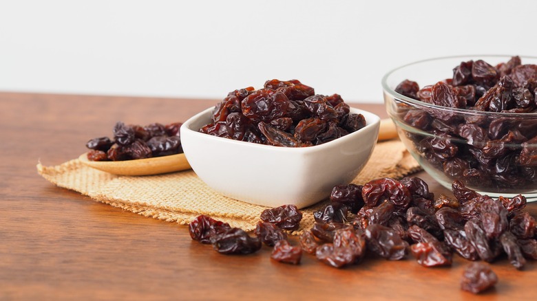 Raisins in bowls and spoon