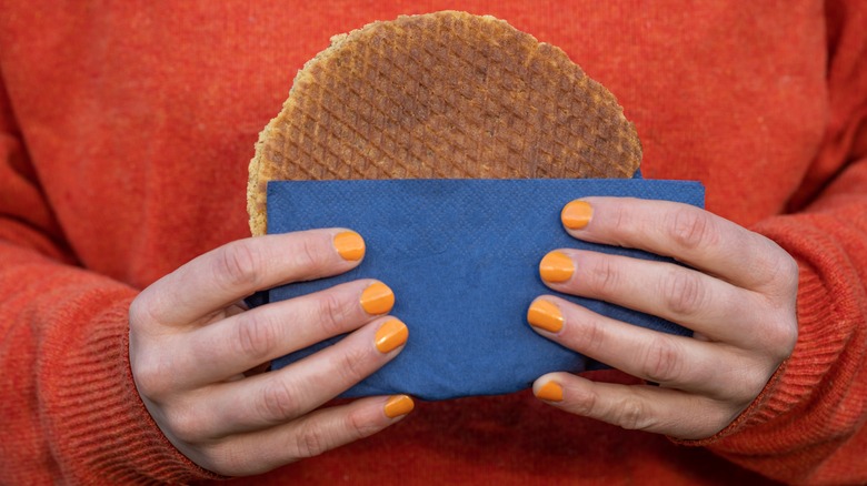 Hands holding stroopwafel