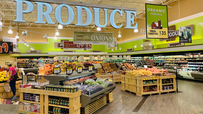 Produce section of Ingles grocery store