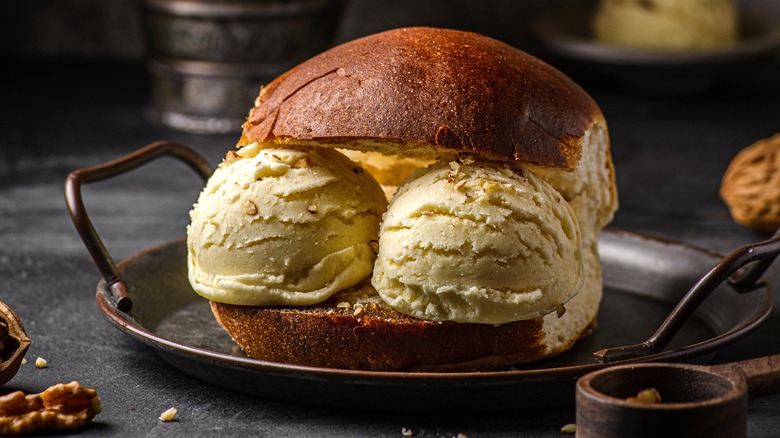 Brioche stuffed with gelato