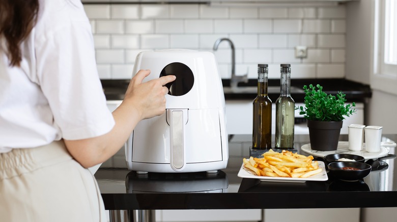 Cooking fries with air fryer