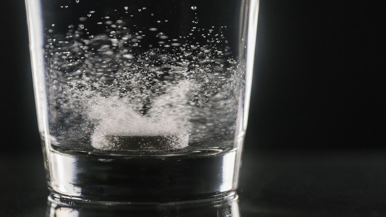 alka seltzer tablet in water