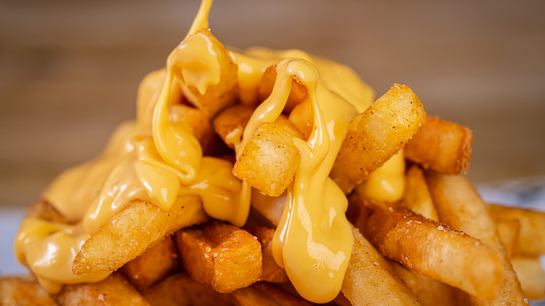 fries with cheese sauce