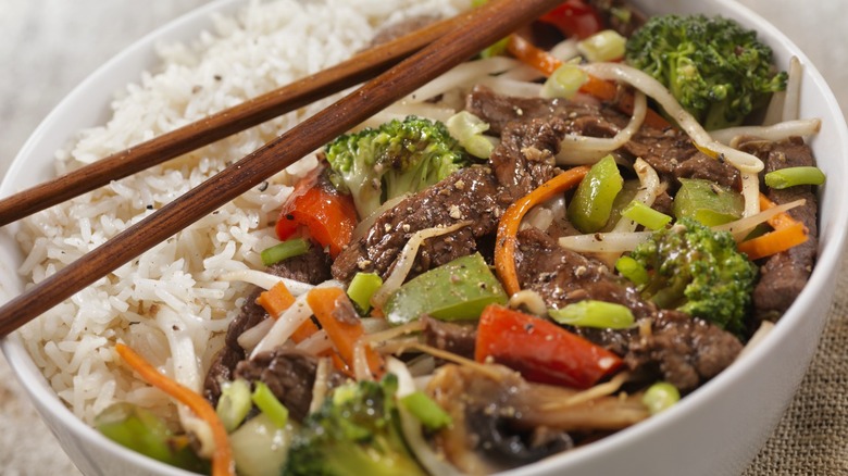 A bowl of beef stir-fry with rice