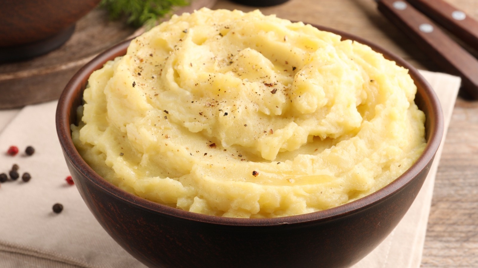 Ошибка, из-за которой картофельное пюре становится жестким (и что делать вместо этого)
