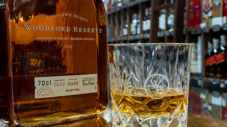 Bottle and glass of Woodford Reserve