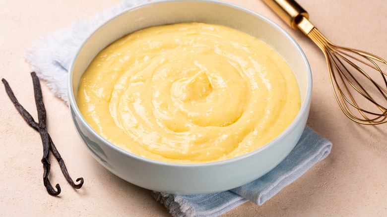 Vanilla custard cream in a bowl with vanilla beans