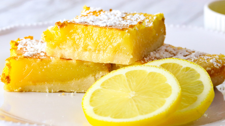 Pile of lemon bars with lemon slices