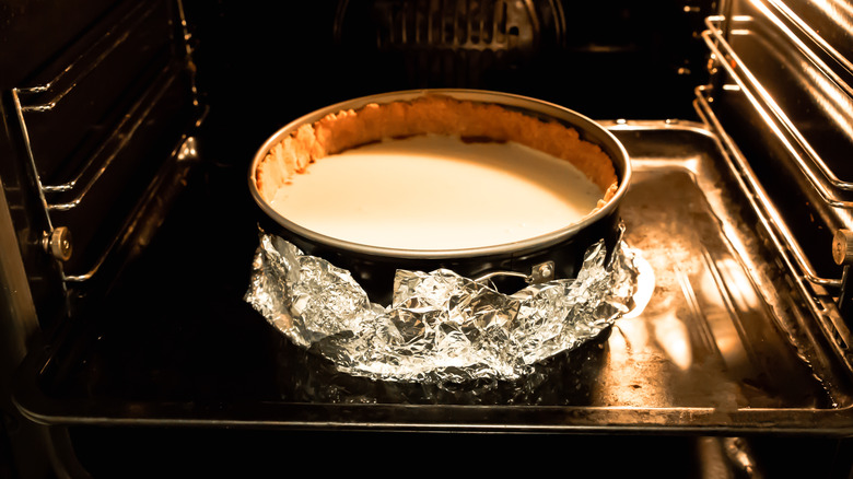 baking cheesecake with water bath