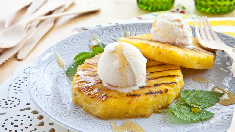 Grilled pineapple with ice cream and mint