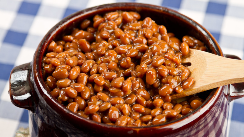 Baked beans in a pot