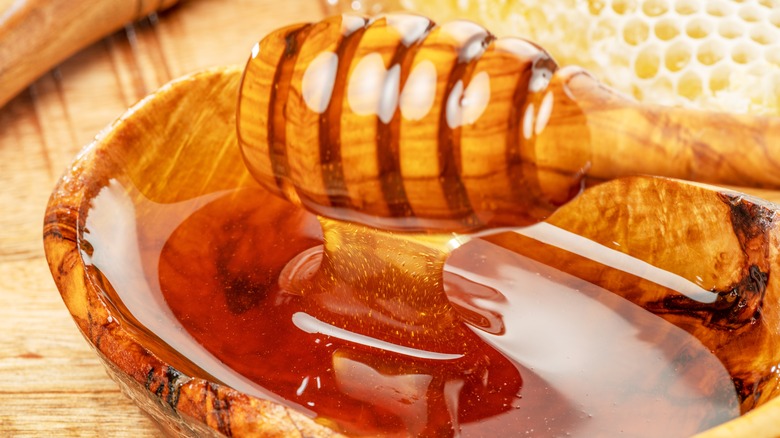 Honey in wooden bowl