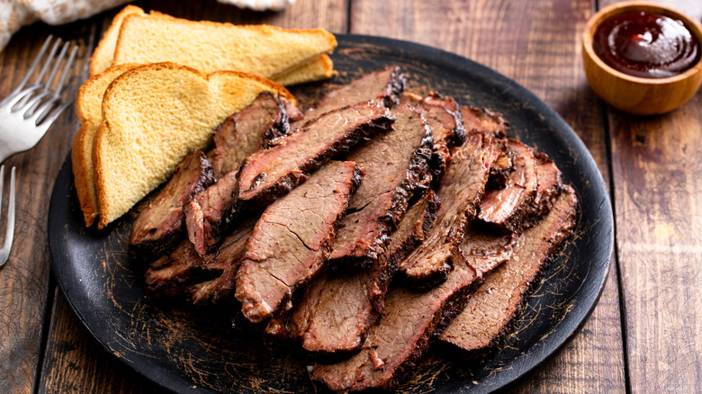 Barbecue platter with Texas toast