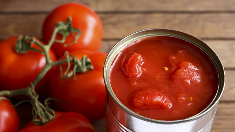 Canned tomatoes and fresh tomatoes