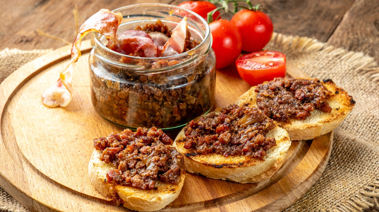 Bacon jam with crudites