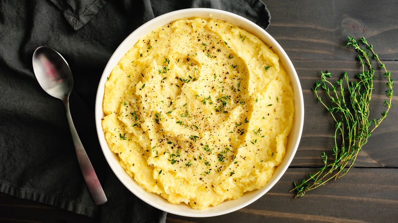 Mashed potatoes in bowl on counter