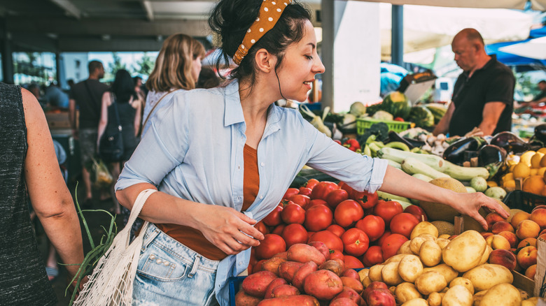 farmers market fruit