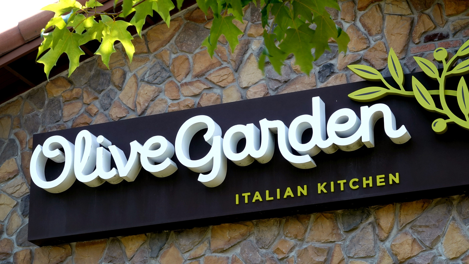 The Secret to Olive Garden's Alfredo Sauce (And How to Copy It at Home)