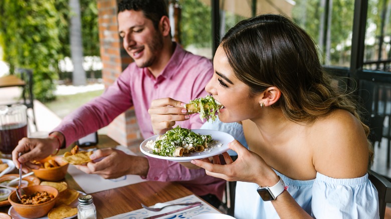 couple eating outside