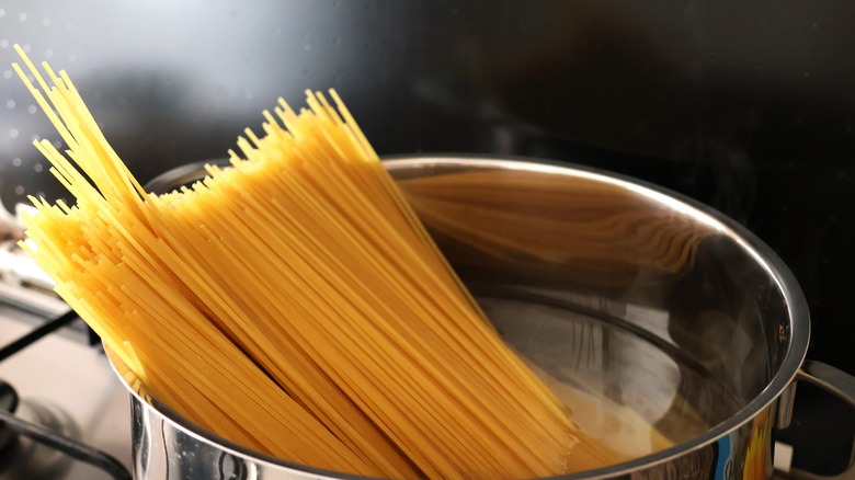 spaghetti noodles in water pot