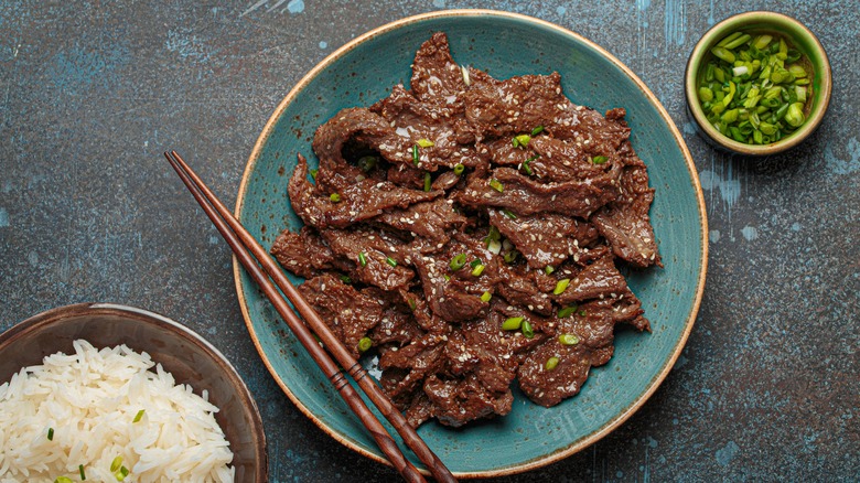 Top down of beef bulgogi with green onion